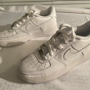 Nike Air Force 1 (GS) Boys Size 6Y White Leather Shoes